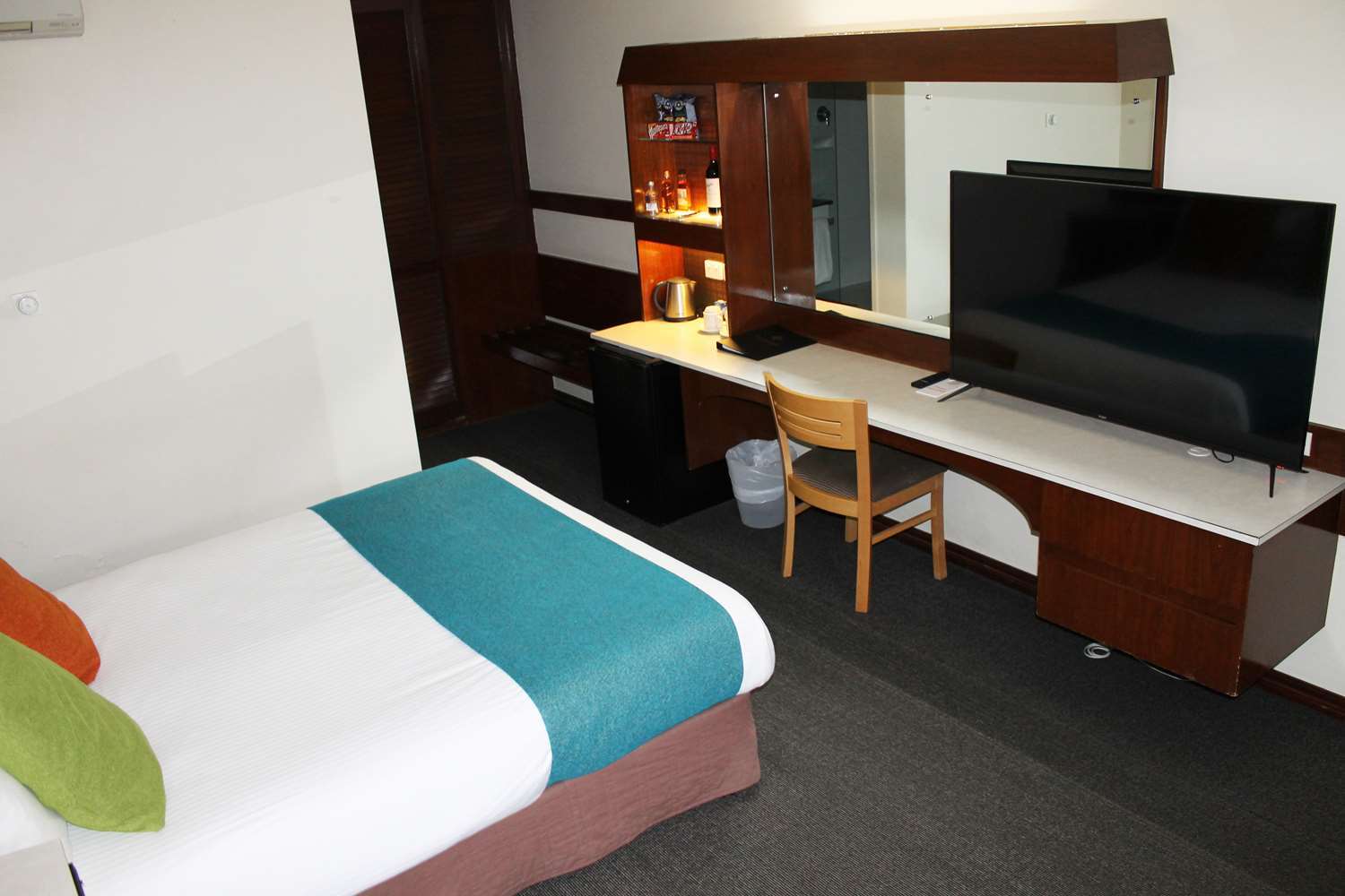 Mid City Ballarat Room photo